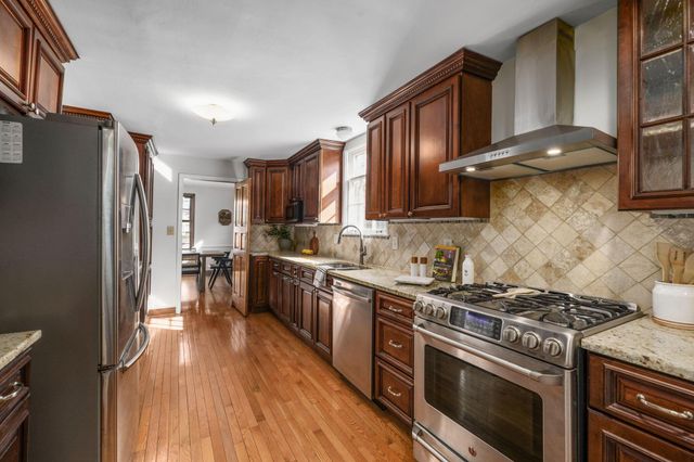 2731 E Broad Street, Columbus, OH 43209