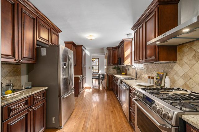 2731 E Broad Street, Columbus, OH 43209