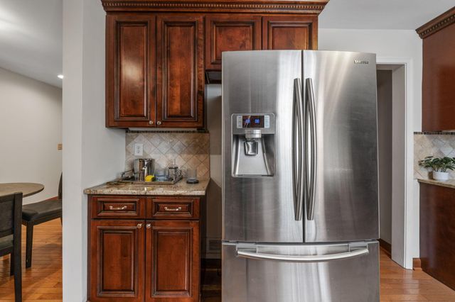 2731 E Broad Street, Columbus, OH 43209