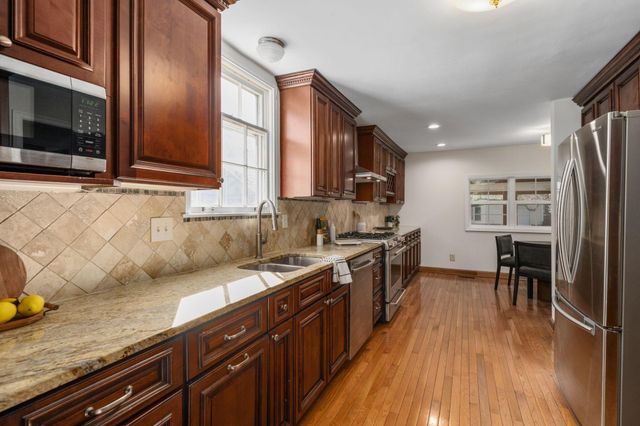 2731 E Broad Street, Columbus, OH 43209