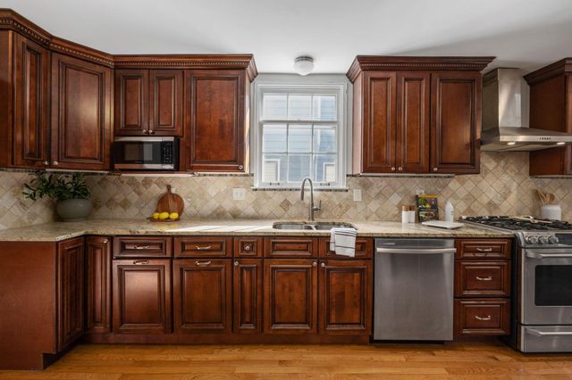 2731 E Broad Street, Columbus, OH 43209