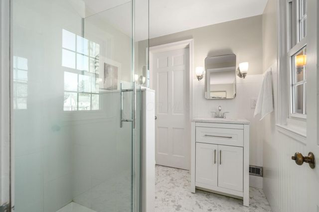 2731 E Broad Street, Columbus, OH 43209