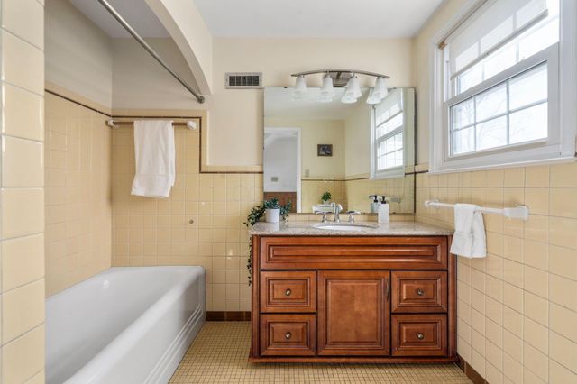 2731 E Broad Street, Columbus, OH 43209