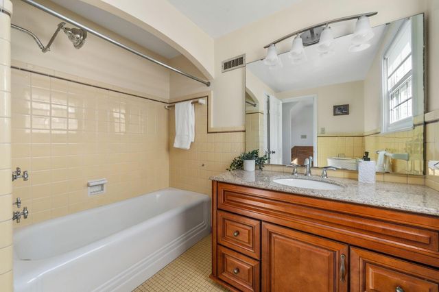 2731 E Broad Street, Columbus, OH 43209