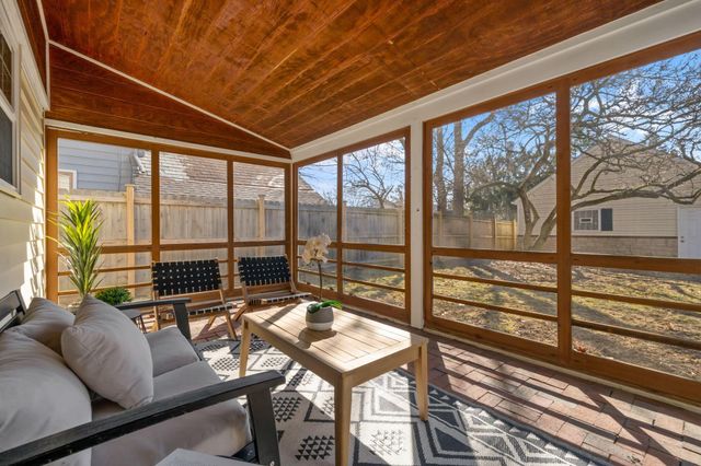 2731 E Broad Street, Columbus, OH 43209