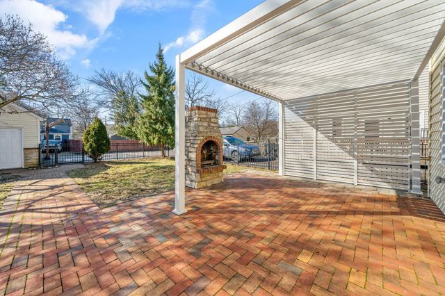 2731 E Broad Street, Columbus, OH 43209