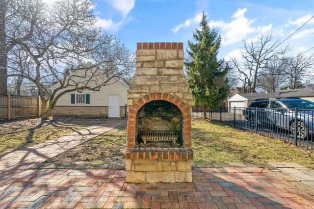 2731 E Broad Street, Columbus, OH 43209