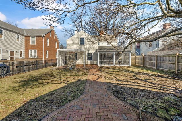 2731 E Broad Street, Columbus, OH 43209