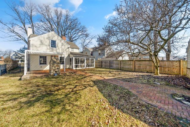 2731 E Broad Street, Columbus, OH 43209