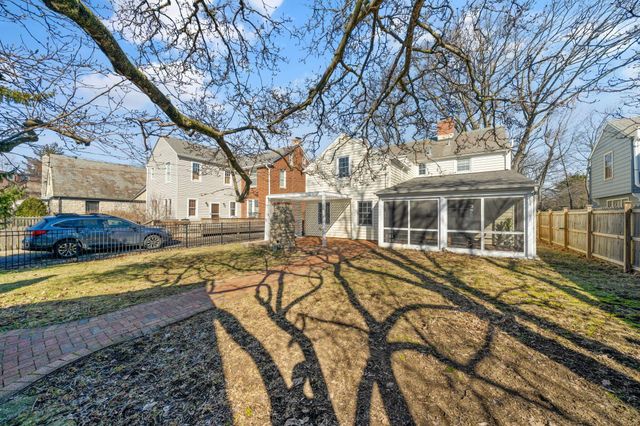 2731 E Broad Street, Columbus, OH 43209