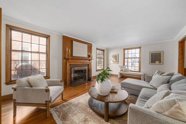 2731 E Broad Street, Columbus, OH 43209