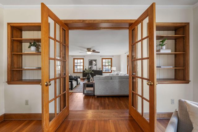 2731 E Broad Street, Columbus, OH 43209