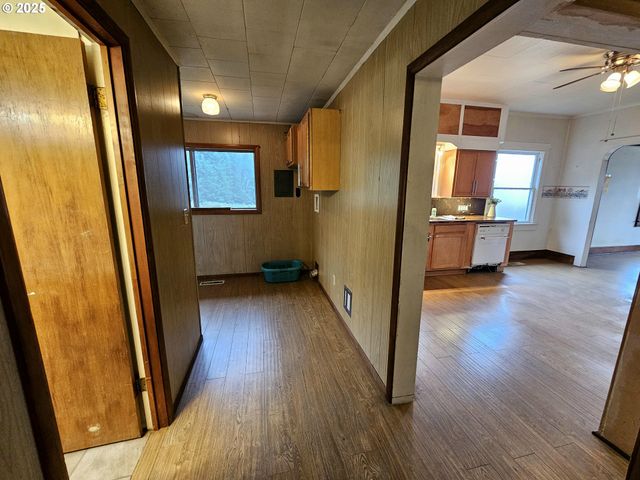 32373 JP WEST Rd, Scappoose, OR 97056