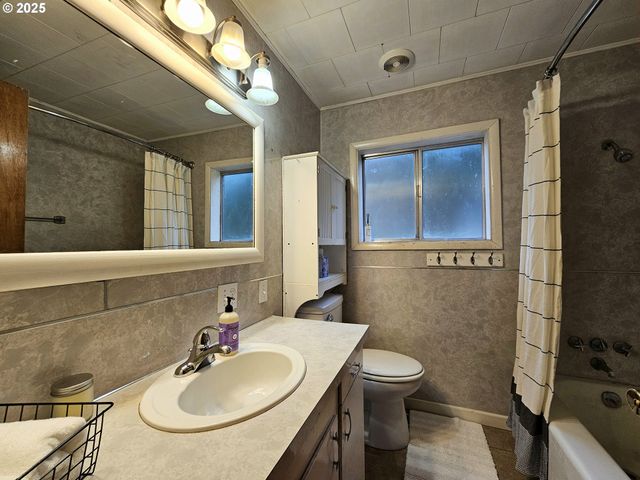 32373 JP WEST Rd, Scappoose, OR 97056