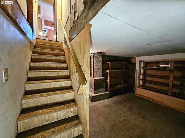 32373 JP WEST Rd, Scappoose, OR 97056