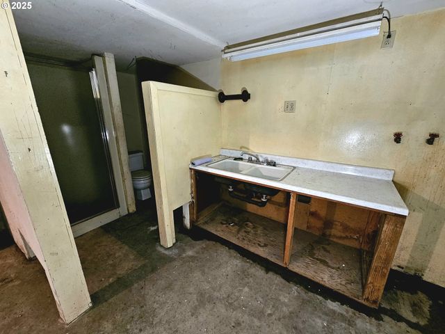 32373 JP WEST Rd, Scappoose, OR 97056