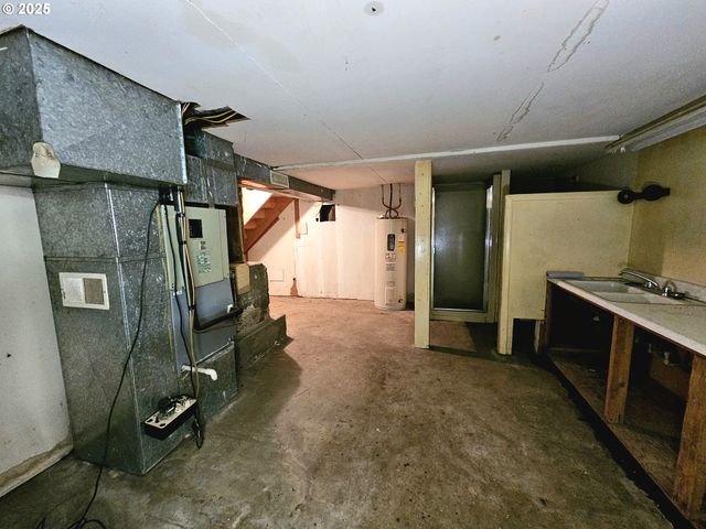 32373 JP WEST Rd, Scappoose, OR 97056