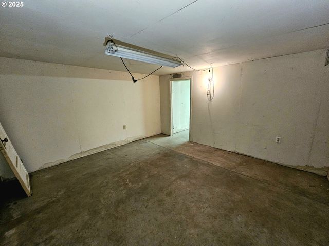 32373 JP WEST Rd, Scappoose, OR 97056