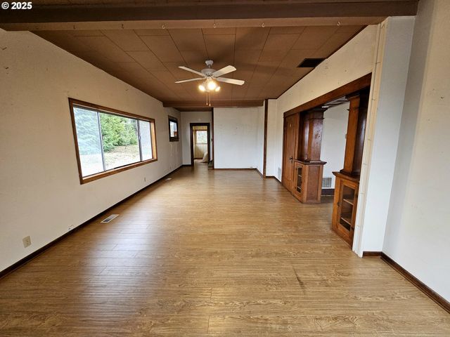 32373 JP WEST Rd, Scappoose, OR 97056