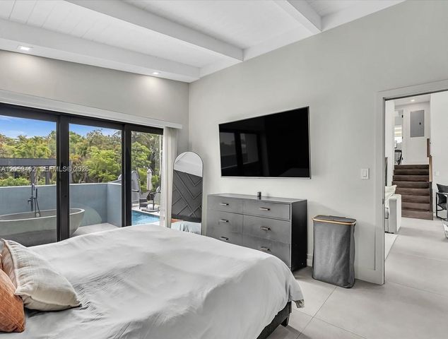 2448 Okeechobee Ln, Fort Lauderdale, FL 33312