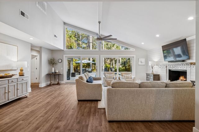 17 Gunnery Ln, Hilton Head Island, SC 29928