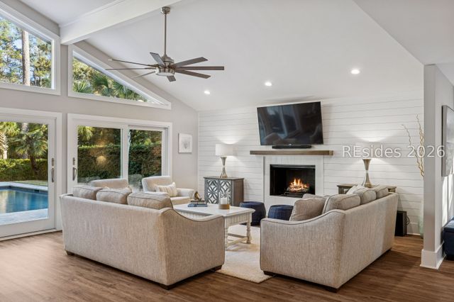 17 Gunnery Ln, Hilton Head Island, SC 29928