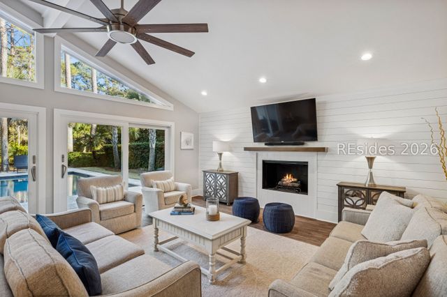 17 Gunnery Ln, Hilton Head Island, SC 29928