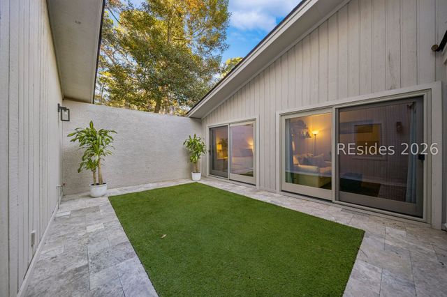 17 Gunnery Ln, Hilton Head Island, SC 29928