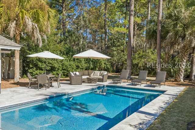 17 Gunnery Ln, Hilton Head Island, SC 29928