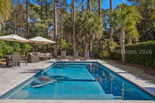 17 Gunnery Ln, Hilton Head Island, SC 29928