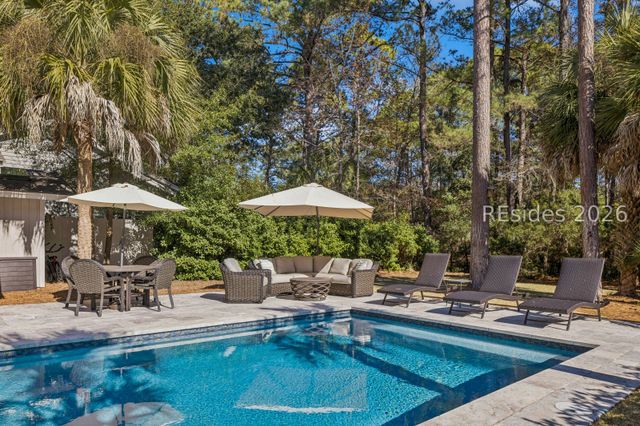 17 Gunnery Ln, Hilton Head Island, SC 29928