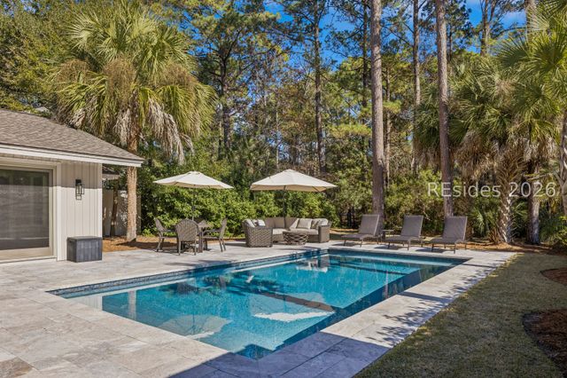 17 Gunnery Ln, Hilton Head Island, SC 29928