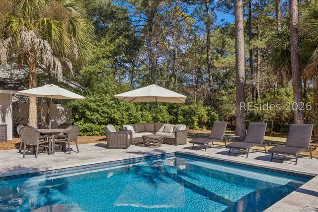 17 Gunnery Ln, Hilton Head Island, SC 29928