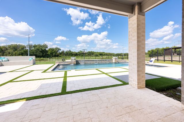 168 Falcon Point Drive, Heath, TX 75032