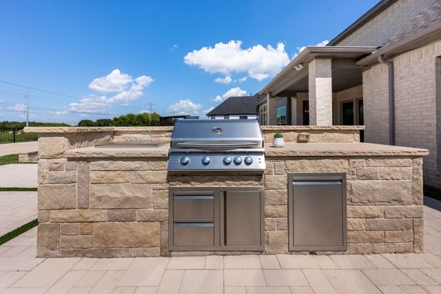 168 Falcon Point Drive, Heath, TX 75032