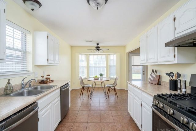 19638 E 38th Place S, Broken Arrow, OK 74014