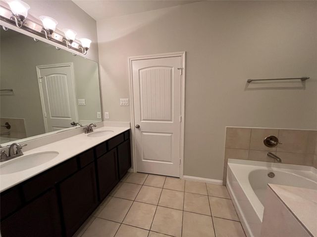 1924 Howth Avenue, Houston, TX 77051