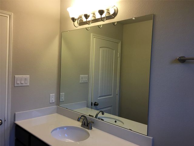 1924 Howth Avenue, Houston, TX 77051