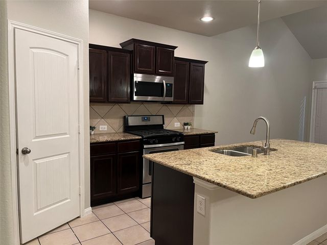 1924 Howth Avenue, Houston, TX 77051
