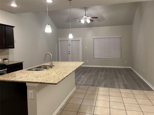 1924 Howth Avenue, Houston, TX 77051