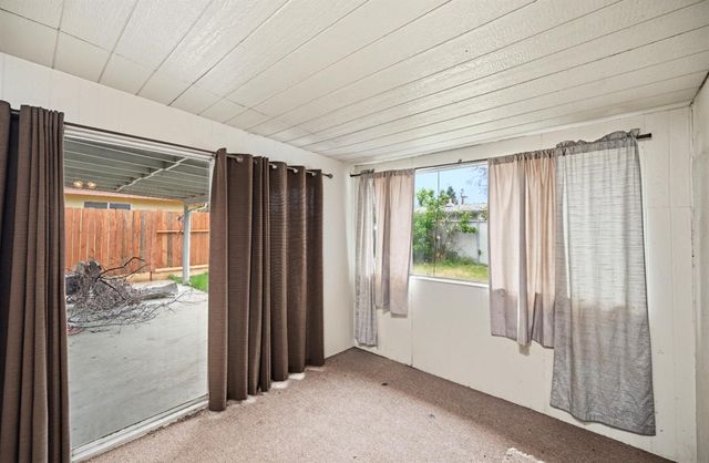1244 W J St, Oakdale, CA 95361