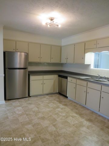 535 W Rhode Island Avenue, Southern Pines, NC 28387