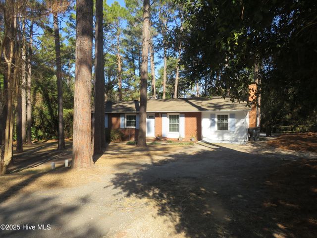 535 W Rhode Island Avenue, Southern Pines, NC 28387