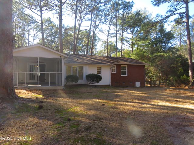 535 W Rhode Island Avenue, Southern Pines, NC 28387