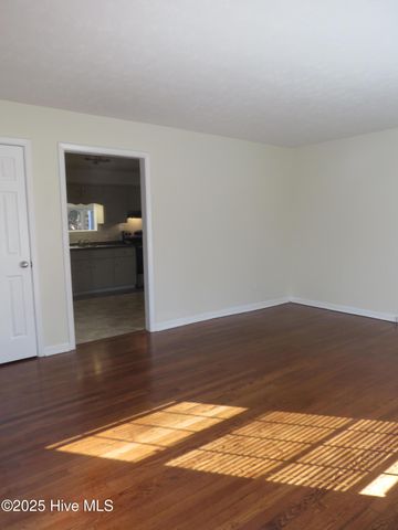 535 W Rhode Island Avenue, Southern Pines, NC 28387