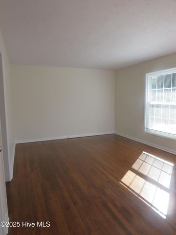 535 W Rhode Island Avenue, Southern Pines, NC 28387