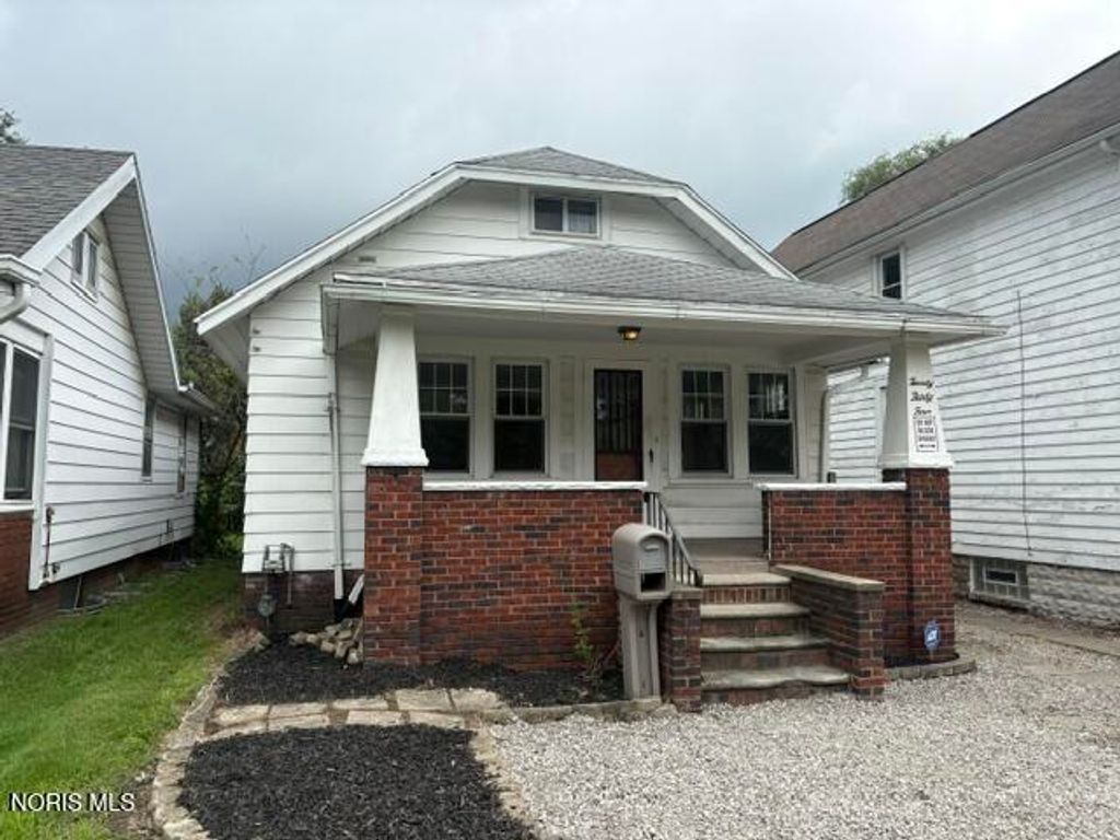 2034 Fairfax Road, Toledo, OH 43613