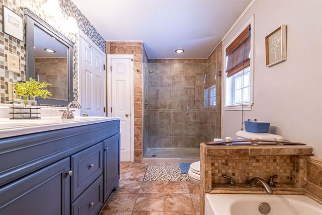 1 Whitewood Lane, Merrimack, NH 03054