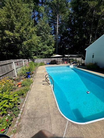 1 Whitewood Lane, Merrimack, NH 03054