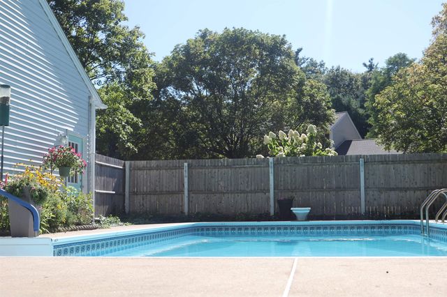 1 Whitewood Lane, Merrimack, NH 03054